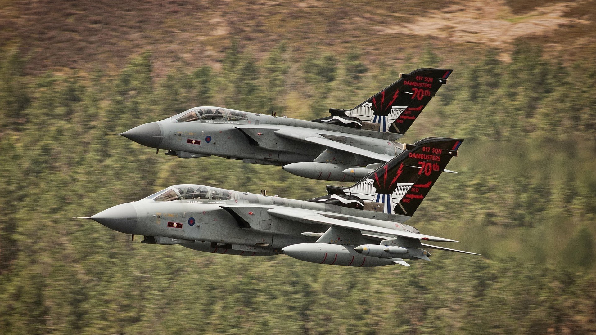 球场上的哈登们,当两个联赛在同一夜晚见证大胡子时刻