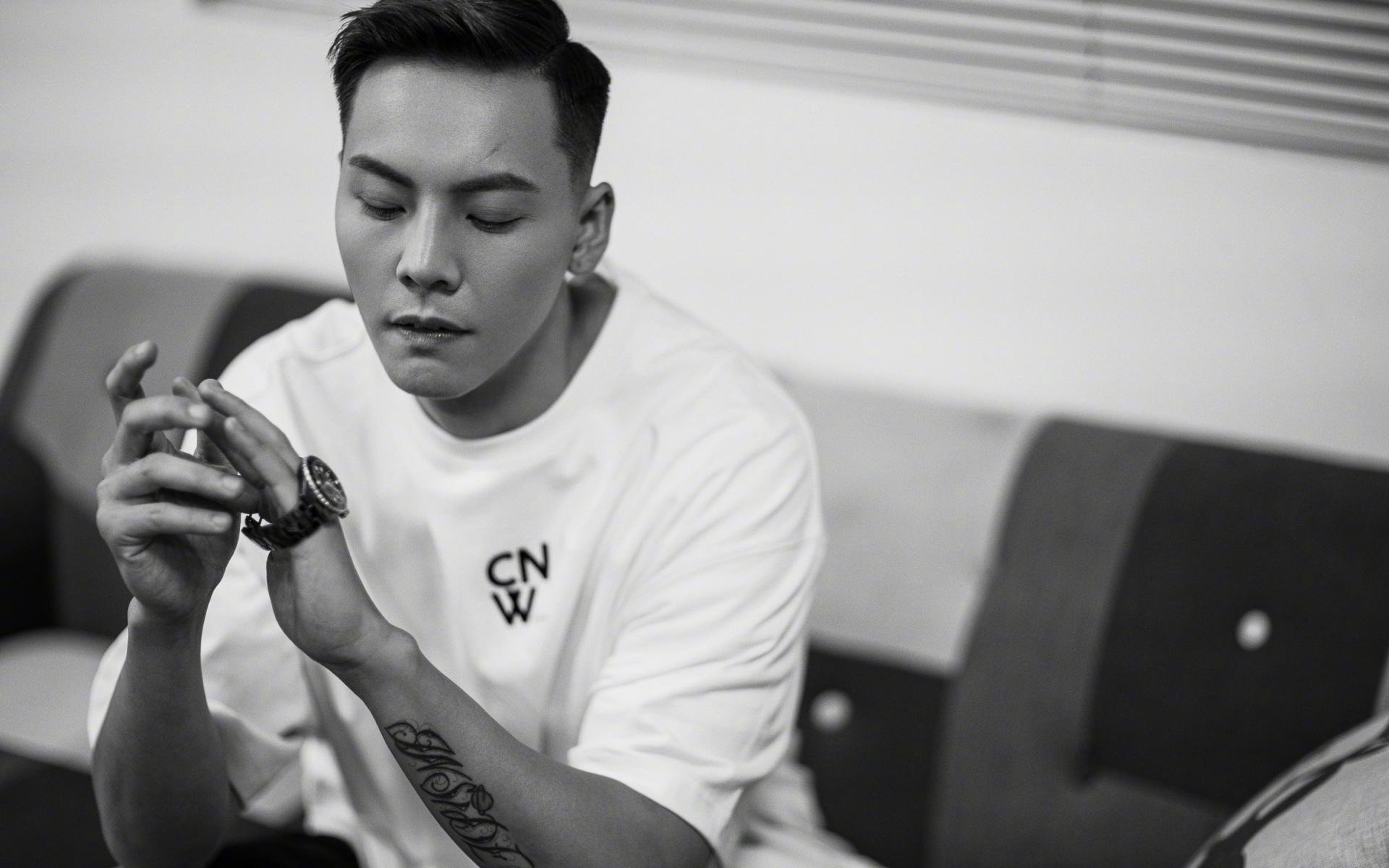 首先,为您构思并扩展一个具有独特视角和思辨性的文章标题